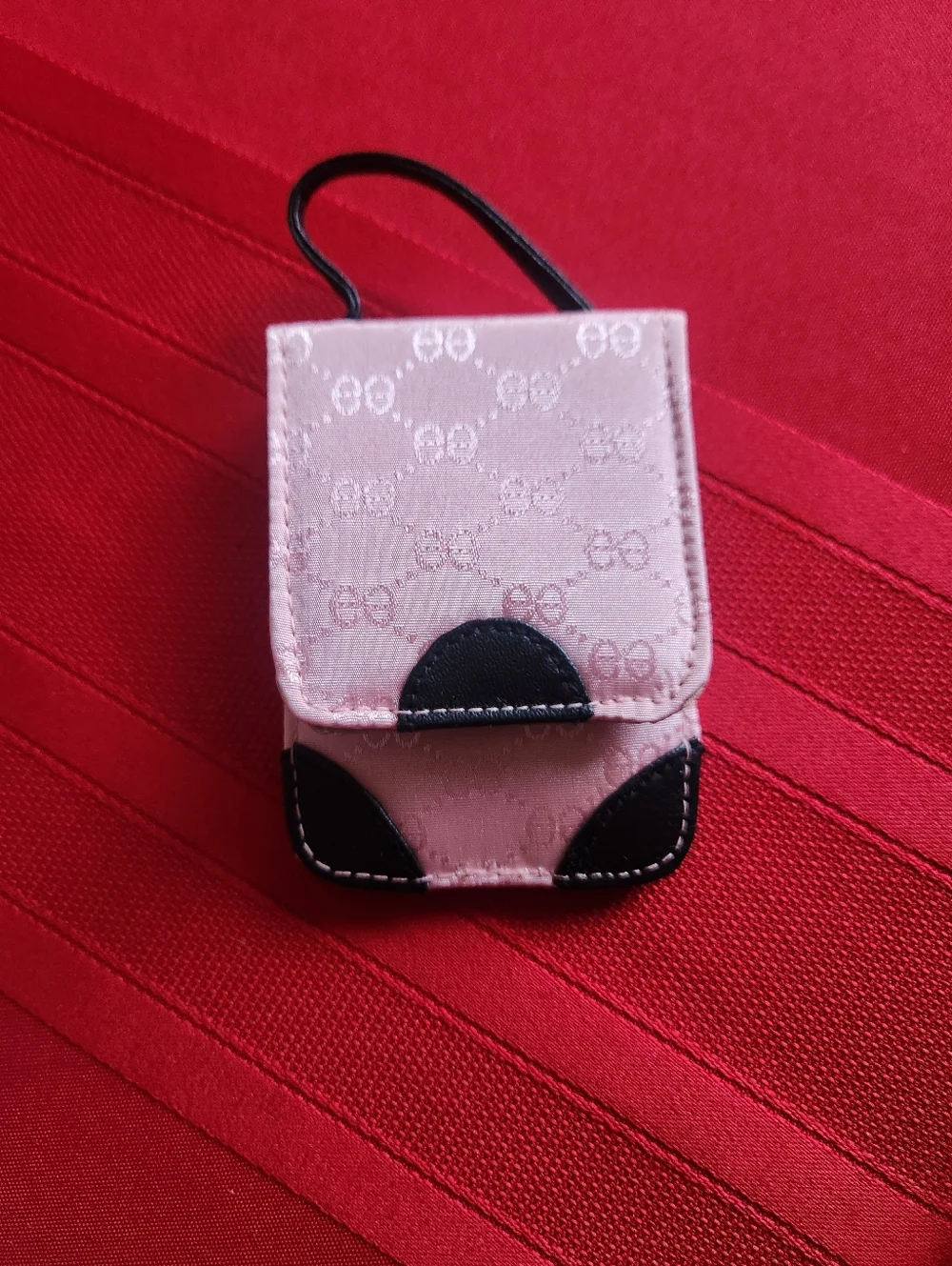 Pink & black mini sewing kit with heart design #heart #travel